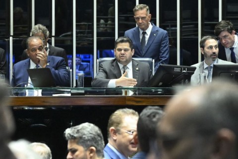 Senado aprova PL que pode reduzir penas de condenados do 8 de