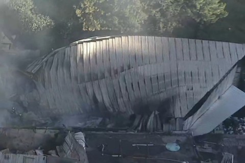 Incêndio devasta galpão industrial na Zona Leste de São Paulo