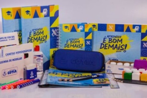 Cotia distribui 34 mil kits escolares para todos os alunos da rede