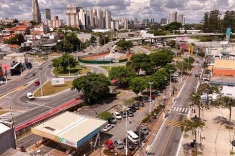 Barueri revitaliza via central e estacionamento para modernização urbana